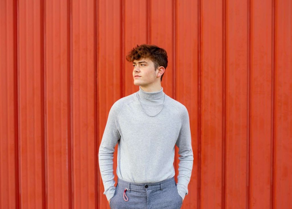 Men High Neck Sweaters vs. Turtlenecks: What Sets Them Apart